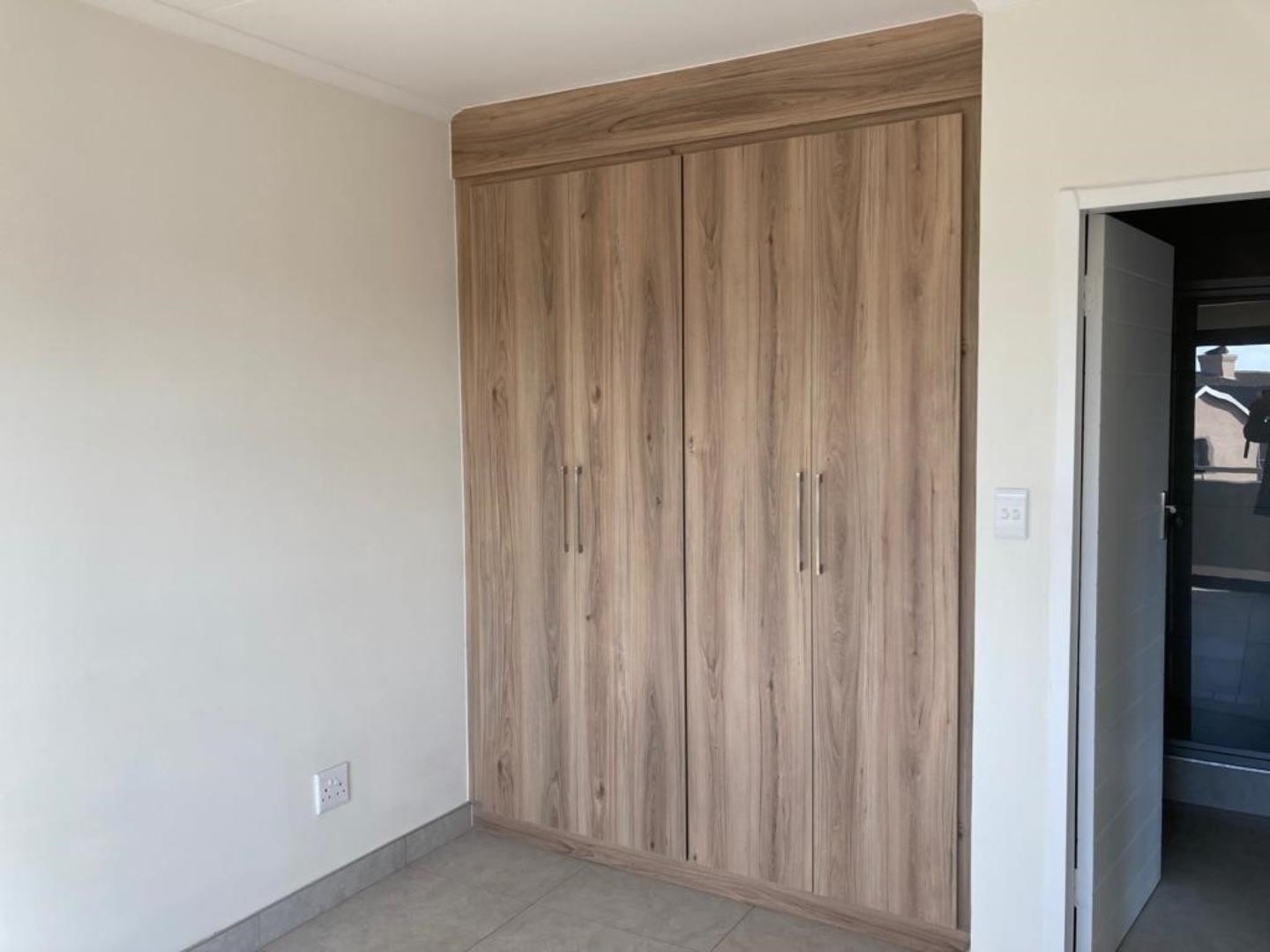 732484_cblos_1_bed_master_cupboards.jpg