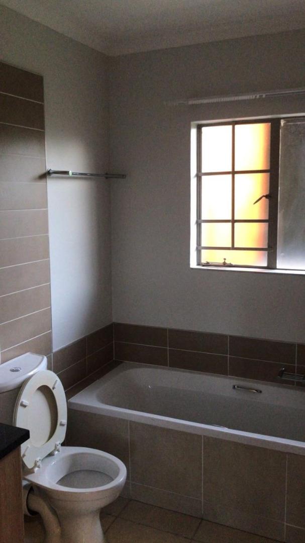 765870_Bathroom_Greystone.jpg