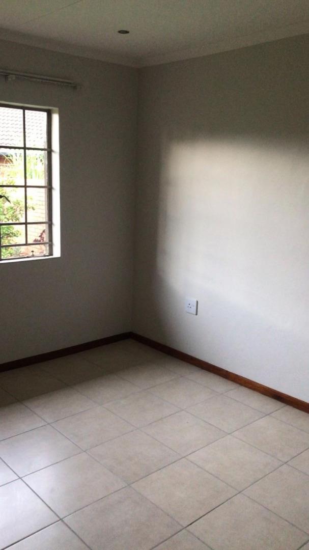 765870_Bedroom2_greystone.jpg